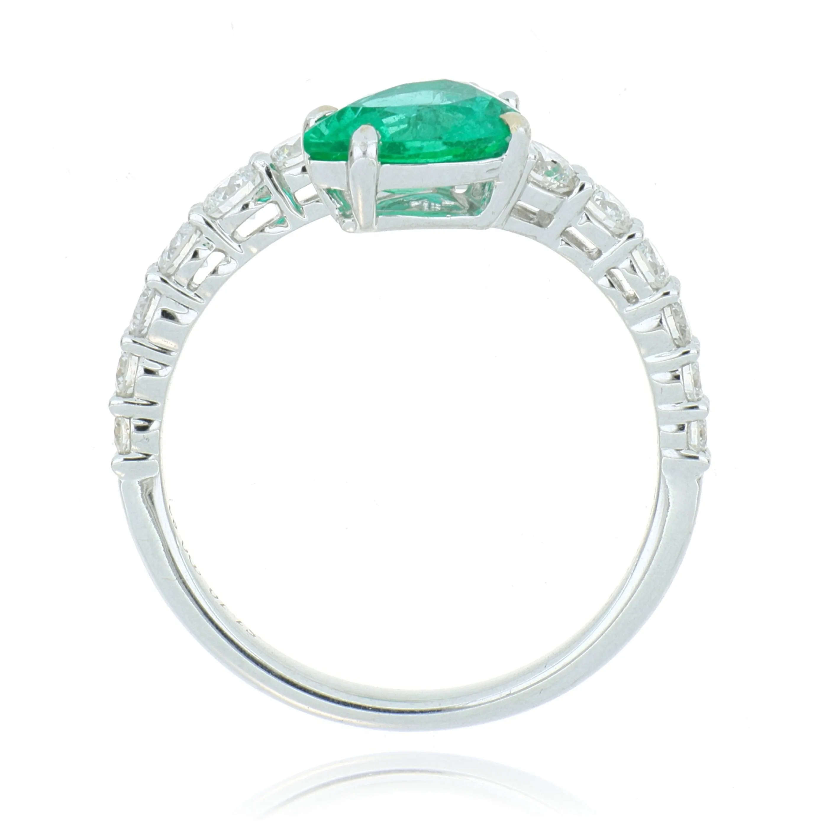 18k White Gold Pear Shaped Emerald and Diamond Ring