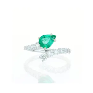 18k White Gold Pear Shaped Emerald and Diamond Ring