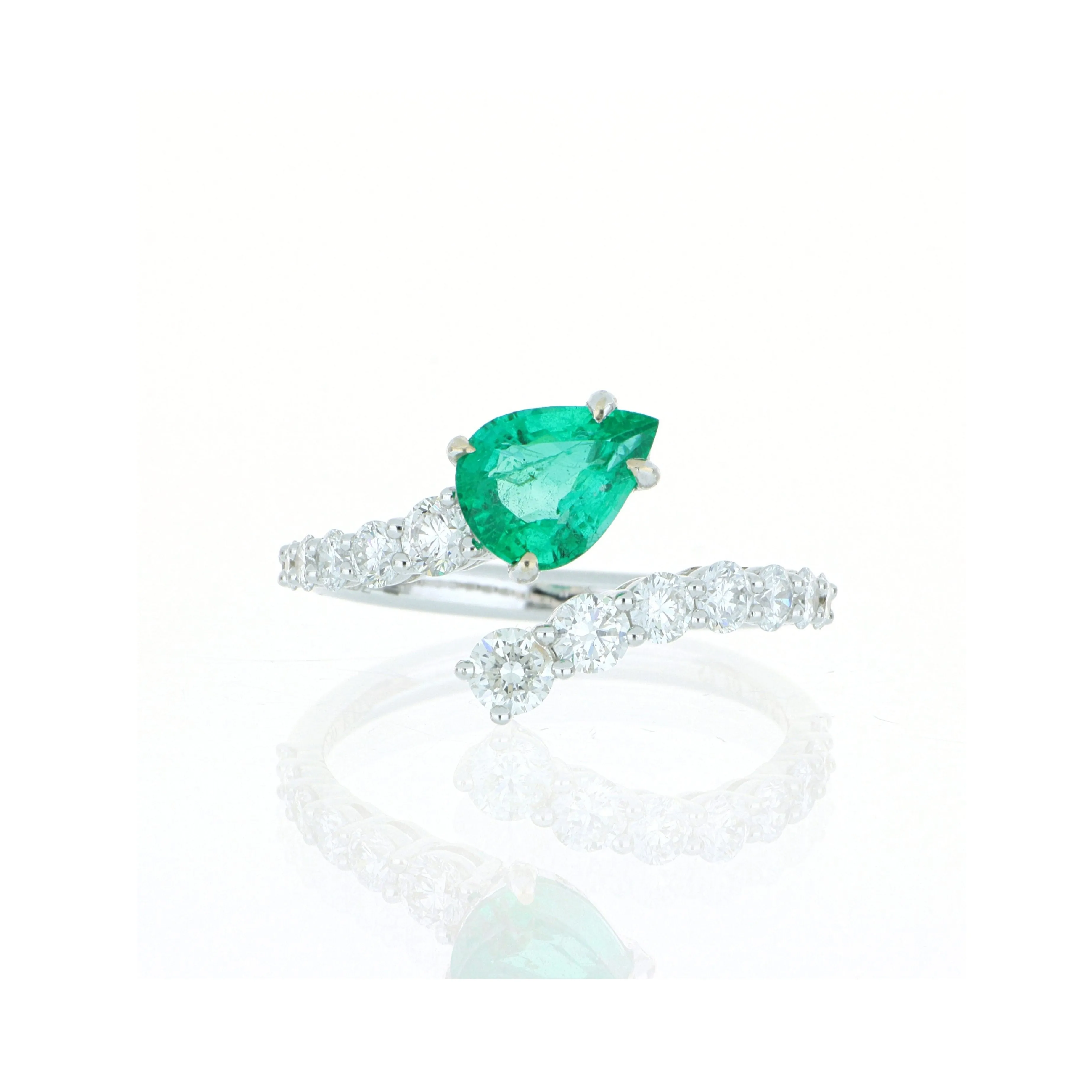 18k White Gold Pear Shaped Emerald and Diamond Ring