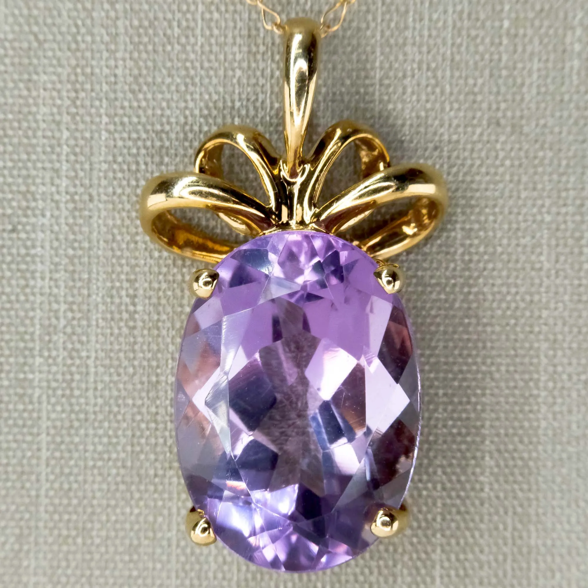 4.00ct Oval Amethyst Solitaire Pendant on 18" Chain in 14K Yellow Gold