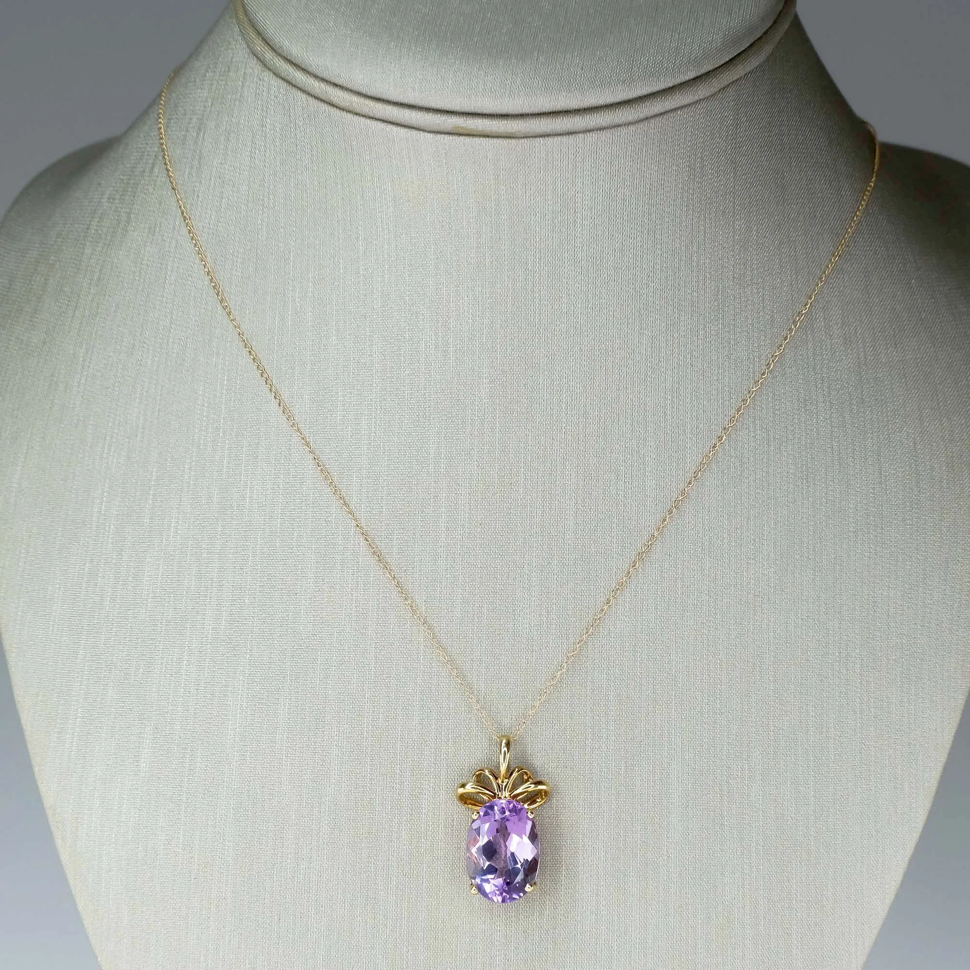 4.00ct Oval Amethyst Solitaire Pendant on 18" Chain in 14K Yellow Gold
