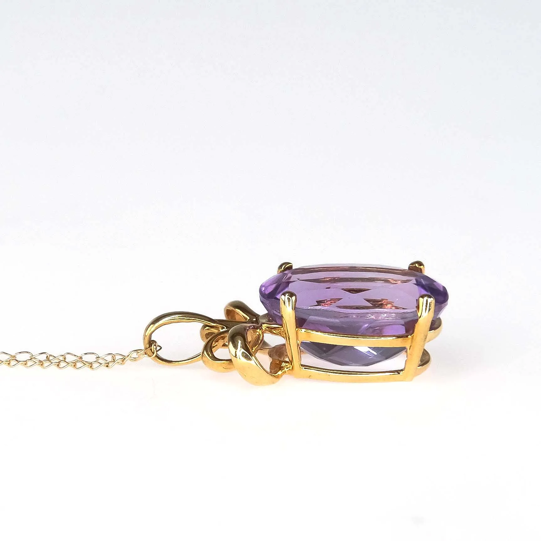 4.00ct Oval Amethyst Solitaire Pendant on 18" Chain in 14K Yellow Gold