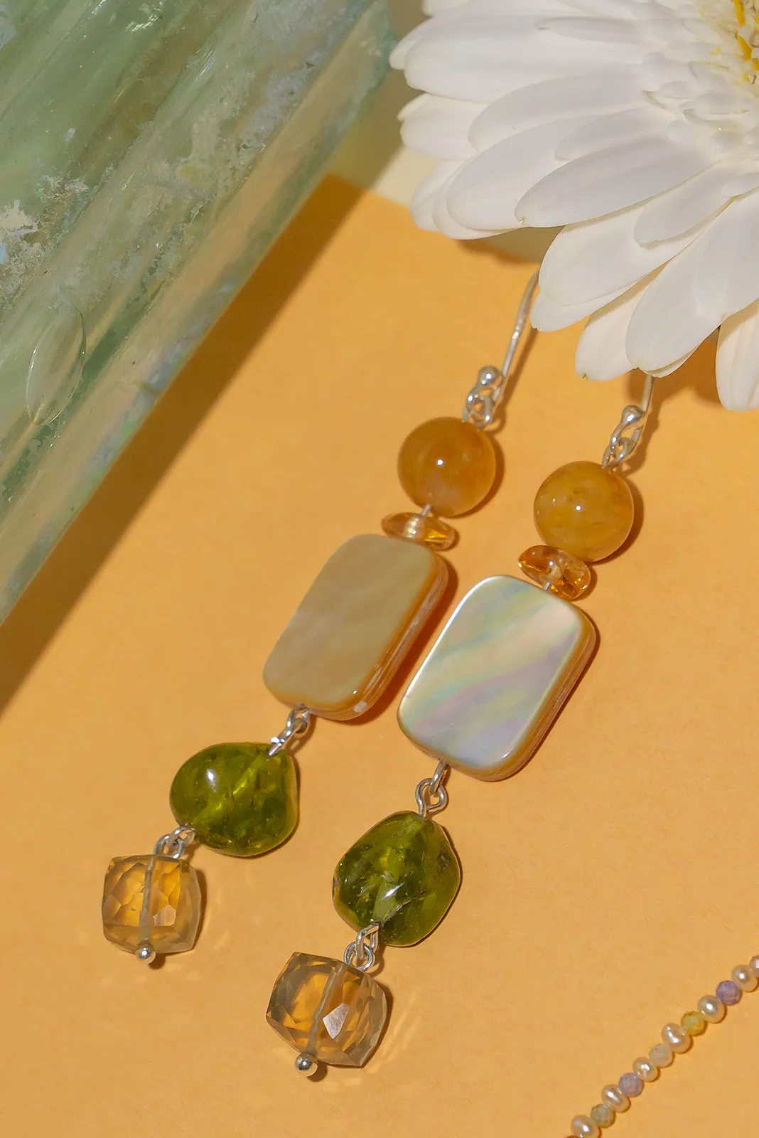 Earrings Histoire Peridot Citrine Pearl Shell Golden Jade