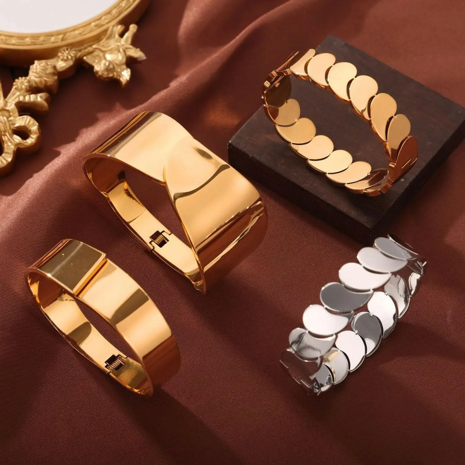 Gold-plated titanium bracelet
