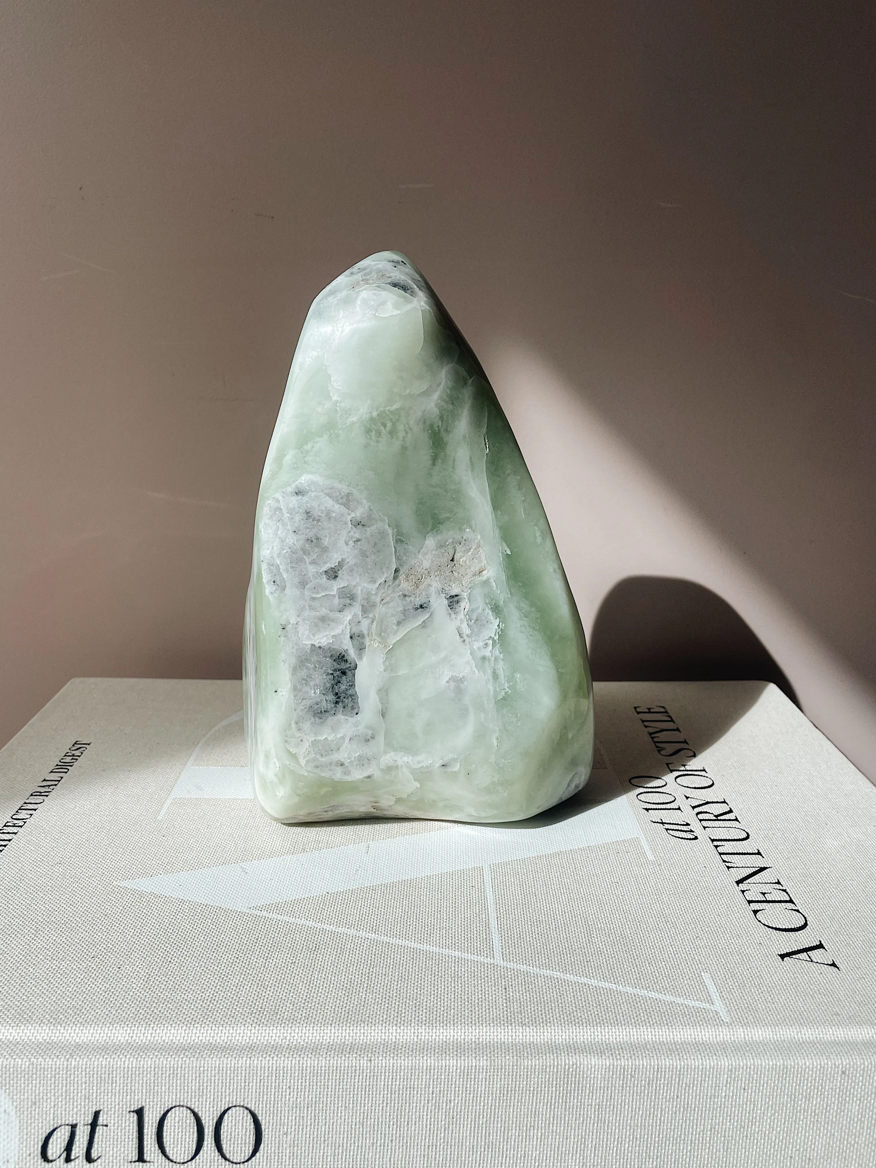 Jade Serpentijn stone size medium