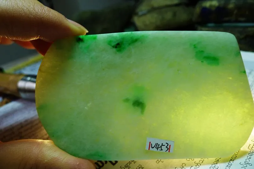 Natural Jade Rough Jadeite Raw (127g,9.6X5.7X0.8cm)
