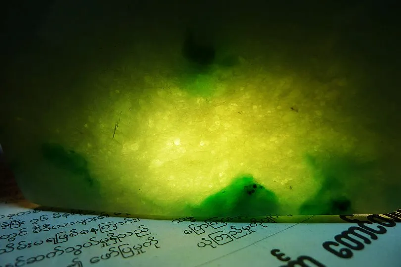 Natural Jade Rough Jadeite Raw (127g,9.6X5.7X0.8cm)