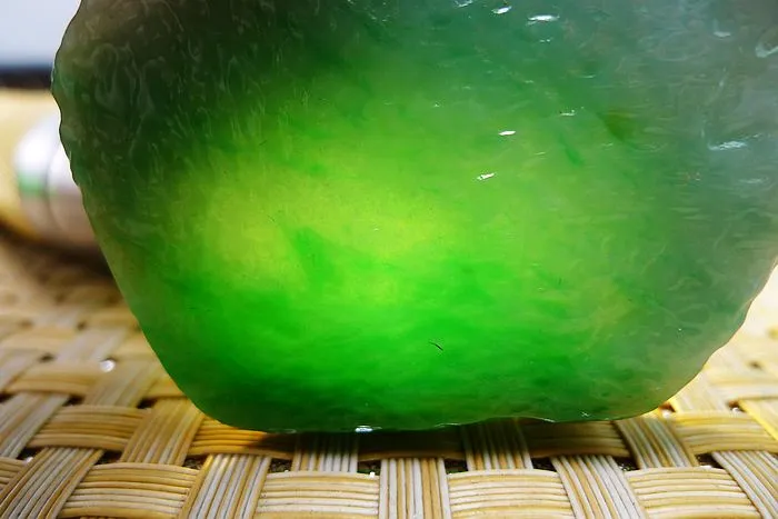 Natural Jade Rough Jadeite Raw (130g,7.8X7.7X1cm)