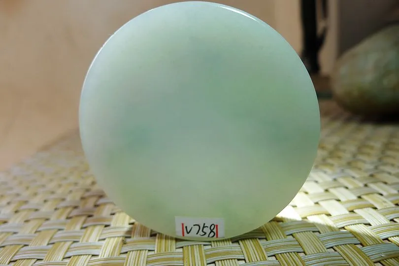 Natural Jade Rough Jadeite Raw (137g,5.6X5.6X1.6cm)