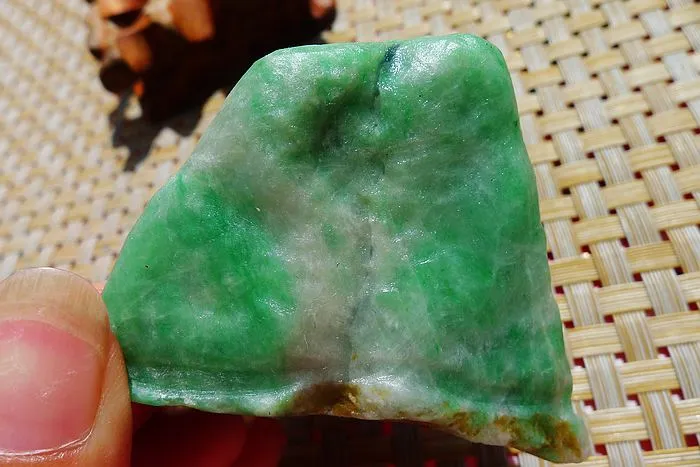 Natural Jade Rough Jadeite Raw (144g,5.7X5.9X3.9cm)