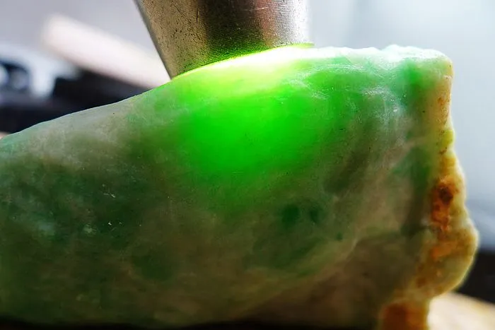 Natural Jade Rough Jadeite Raw (144g,5.7X5.9X3.9cm)