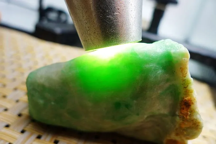 Natural Jade Rough Jadeite Raw (144g,5.7X5.9X3.9cm)