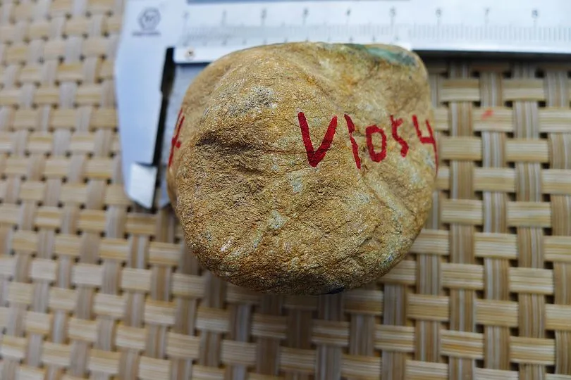 Natural Jade Rough Jadeite Raw (160g,5.2X4.8X3.8cm)