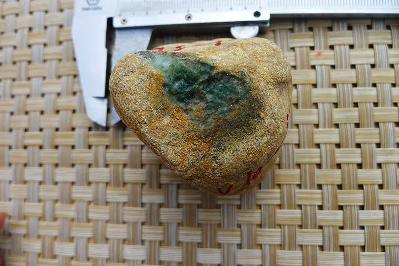 Natural Jade Rough Jadeite Raw (160g,5.2X4.8X3.8cm)