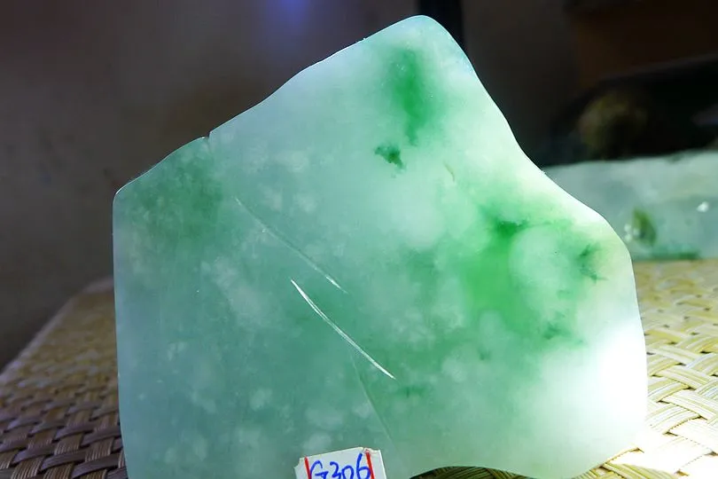 Natural Jade Rough Jadeite Raw (184g,7.4X6.8X1.8cm)