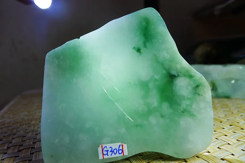 Natural Jade Rough Jadeite Raw (184g,7.4X6.8X1.8cm)