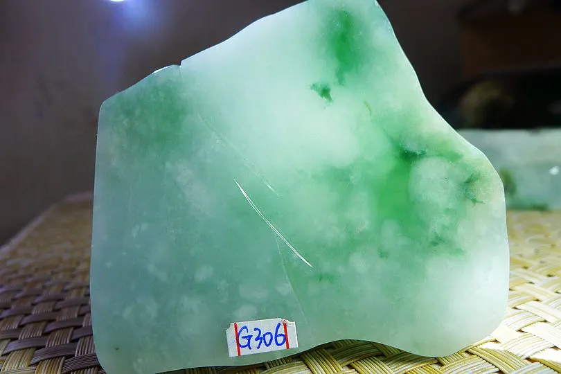 Natural Jade Rough Jadeite Raw (184g,7.4X6.8X1.8cm)