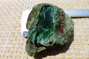 Natural Jade Rough Jadeite Raw (271g,6.6X6.5X4.5cm)