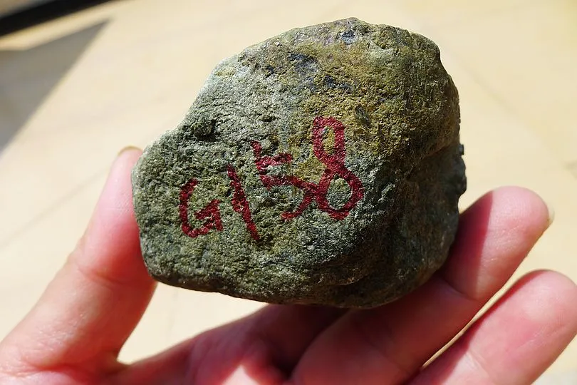 Natural Jade Rough Jadeite Raw (271g,6.6X6.5X4.5cm)