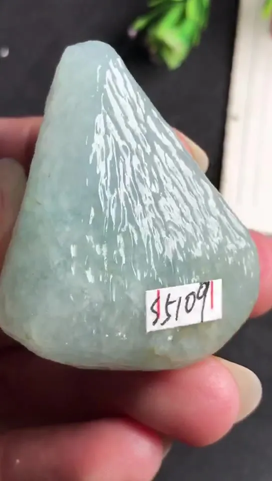 Natural Jade Rough Jadeite Raw (32g,4.3X3.6X1.2cm)-V5109