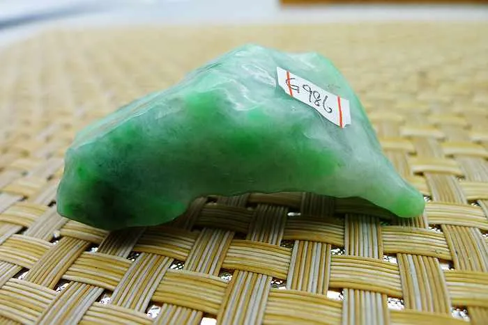 Natural Jade Rough Jadeite Raw (35g,4.8X1.8X1.6cm)