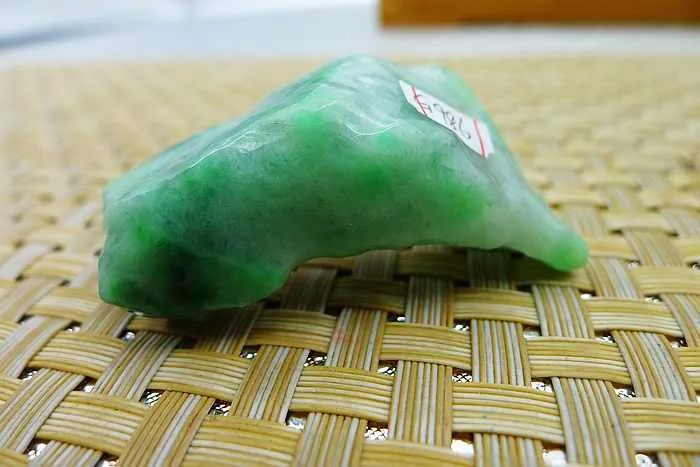 Natural Jade Rough Jadeite Raw (35g,4.8X1.8X1.6cm)