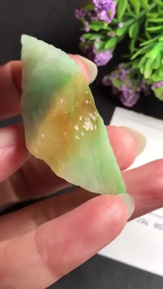 Natural Jade Rough Jadeite Raw (5.3x3.8x1.8cm)-S3205