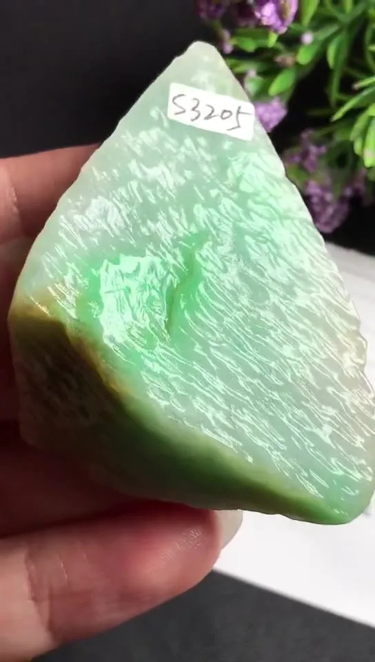 Natural Jade Rough Jadeite Raw (5.3x3.8x1.8cm)-S3205