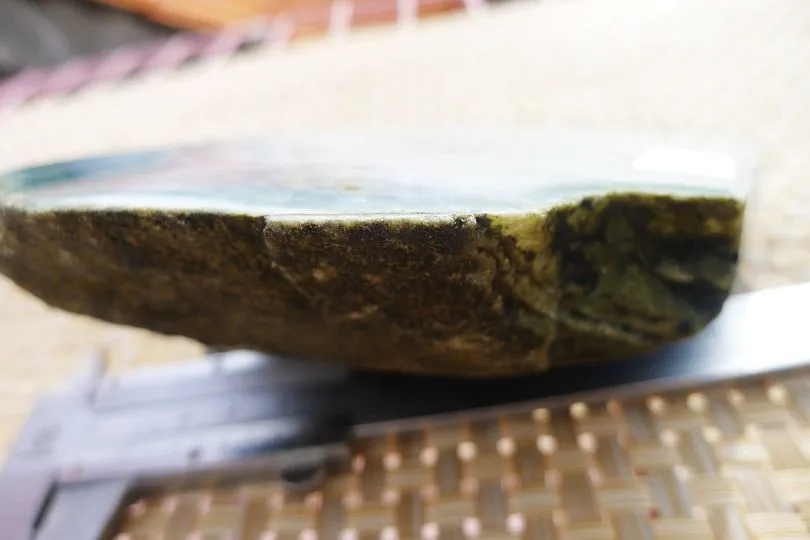 Natural Jade Rough Jadeite Raw (697g,15X9.6X4cm)