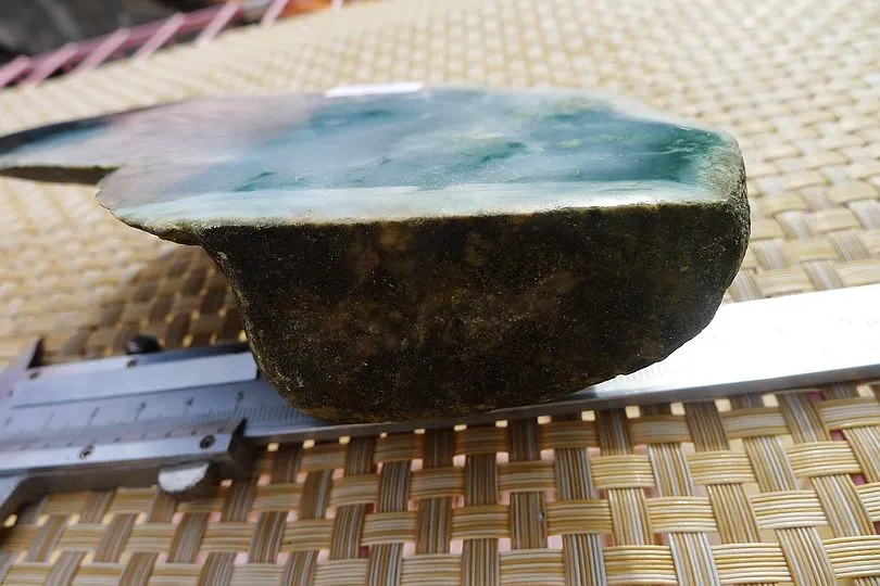 Natural Jade Rough Jadeite Raw (697g,15X9.6X4cm)