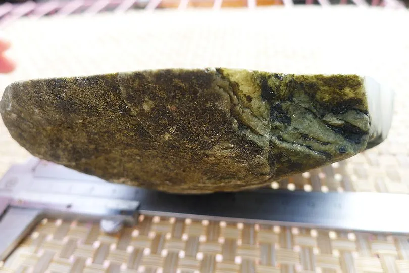 Natural Jade Rough Jadeite Raw (697g,15X9.6X4cm)