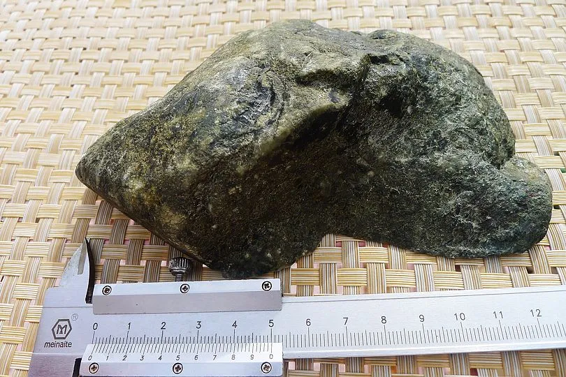 Natural Jade Rough Jadeite Raw (697g,15X9.6X4cm)