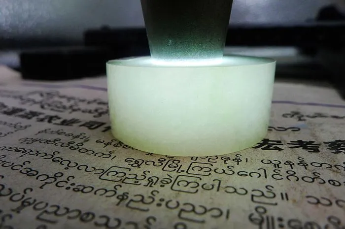 Natural Jade Rough Jadeite Raw (70g,4X1.7cm)