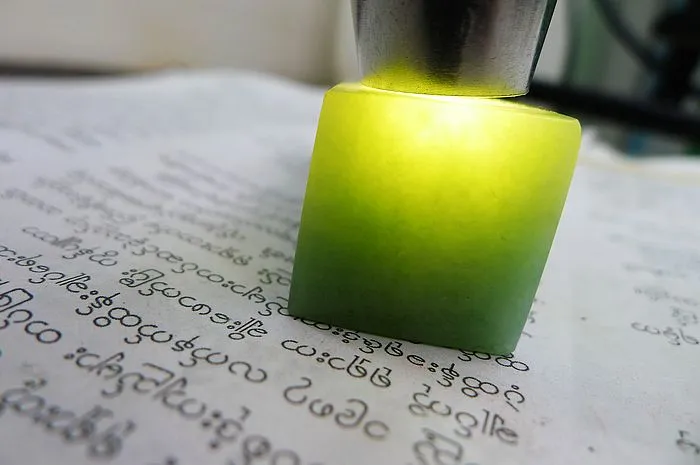 Natural Jade Rough Jadeite Raw (94g,6.7X2.1X2.0cm)