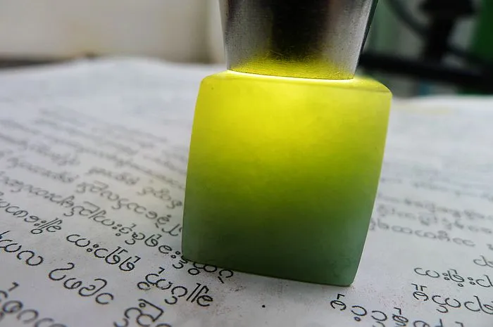 Natural Jade Rough Jadeite Raw (94g,6.7X2.1X2.0cm)