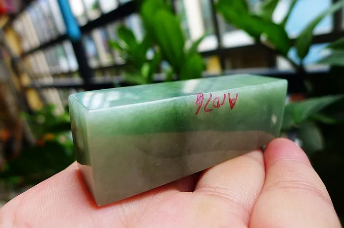 Natural Jade Rough Jadeite Raw (94g,6.7X2.1X2.0cm)
