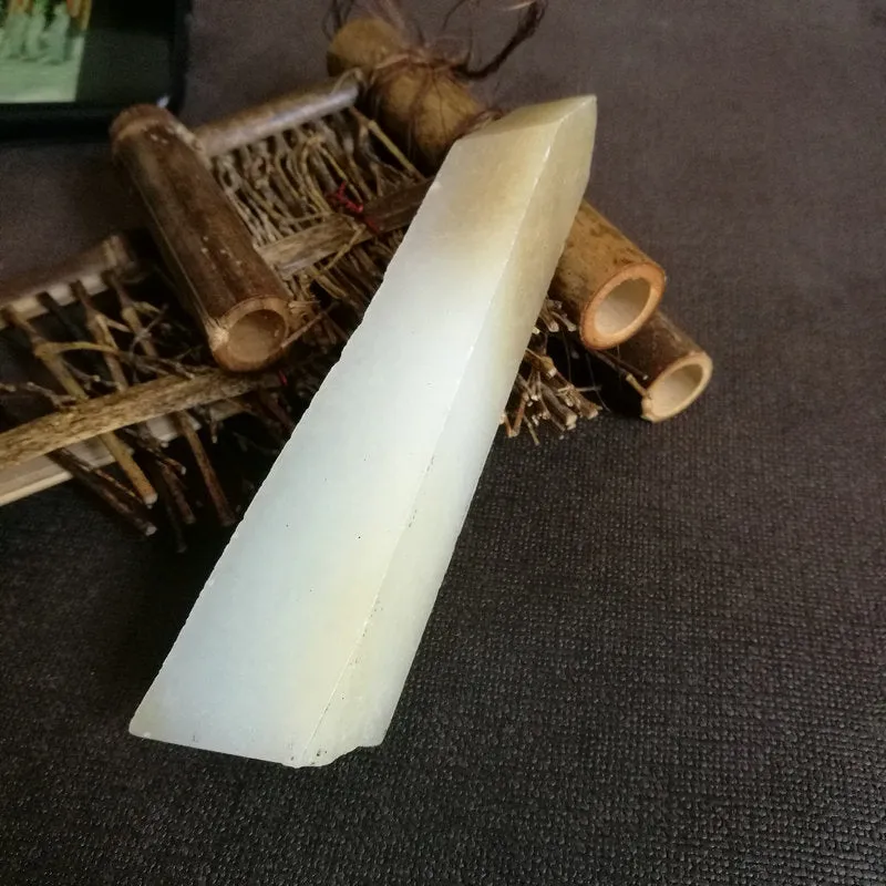 Natural Kunlun Jade Rough Nephrite Raw (106g, 10x2x2.5cm)