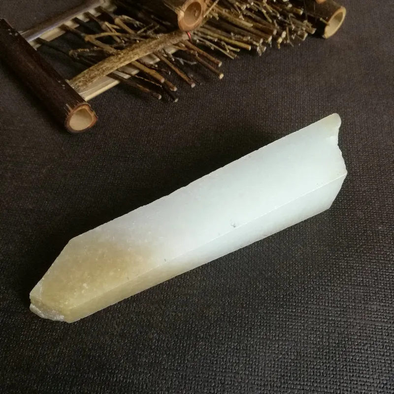 Natural Kunlun Jade Rough Nephrite Raw (106g, 10x2x2.5cm)