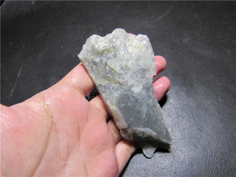 Natural Kunlun Jade Rough Nephrite Raw (108.66g, 100X48X22mm)