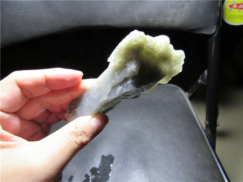 Natural Kunlun Jade Rough Nephrite Raw (108.66g, 100X48X22mm)
