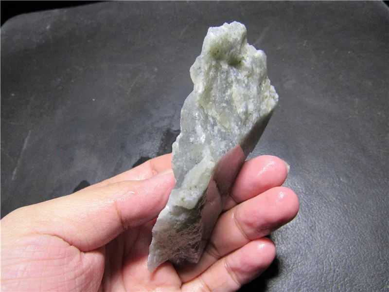 Natural Kunlun Jade Rough Nephrite Raw (108.66g, 100X48X22mm)