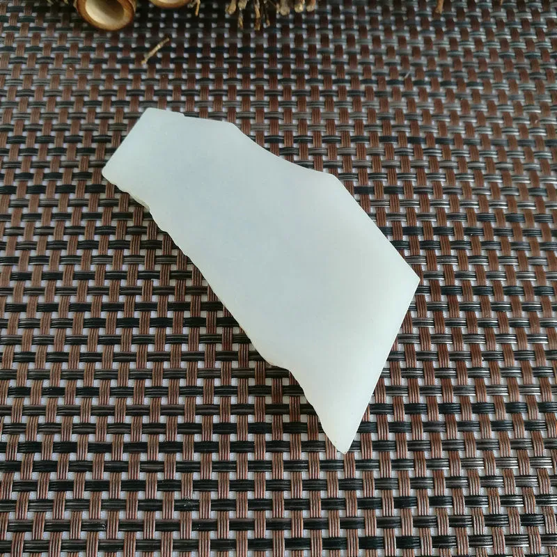 Natural Kunlun Jade Rough Nephrite Raw (114g,8.5X4X1.3cm)