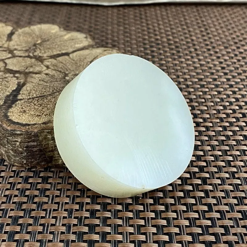 Natural Kunlun Jade Rough Nephrite Raw (141g,5.7X1.9cm)