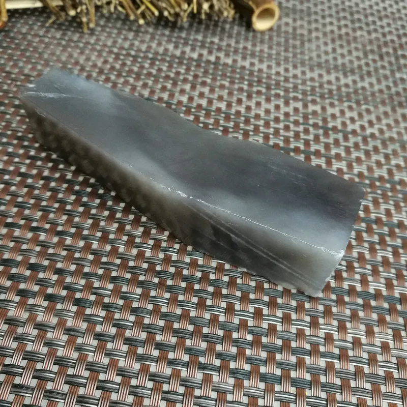 Natural Kunlun Jade Rough Nephrite Raw (189g, 11X2.9X2.4cm)