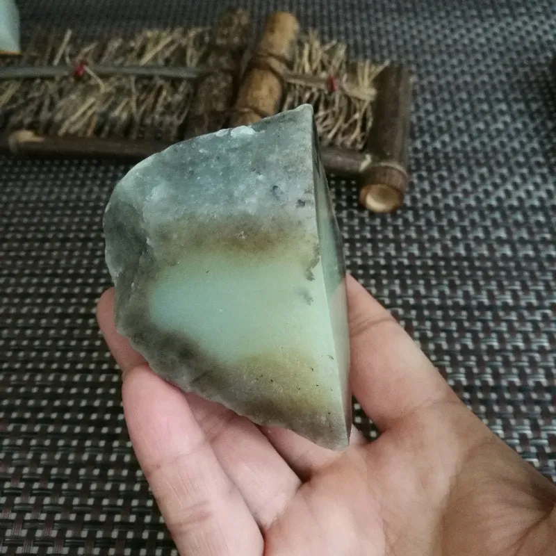Natural Kunlun Jade Rough Nephrite Raw (201g, 7X5X4.5cm)