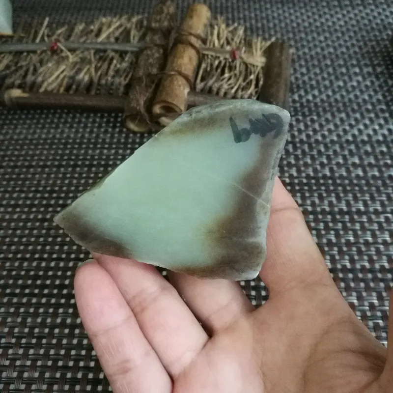 Natural Kunlun Jade Rough Nephrite Raw (201g, 7X5X4.5cm)