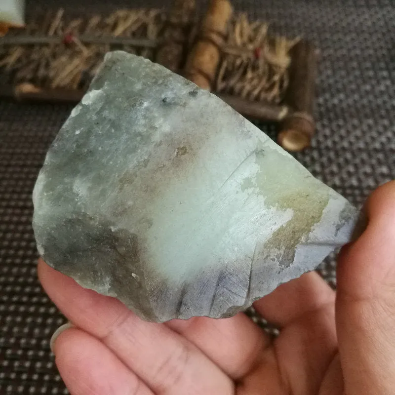 Natural Kunlun Jade Rough Nephrite Raw (201g, 7X5X4.5cm)