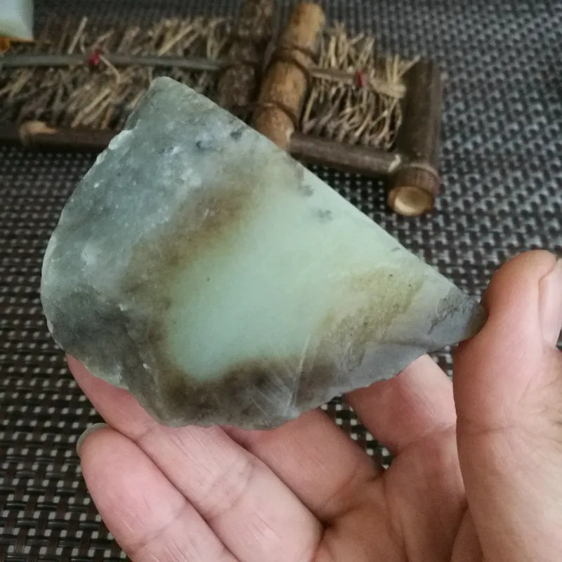 Natural Kunlun Jade Rough Nephrite Raw (201g, 7X5X4.5cm)