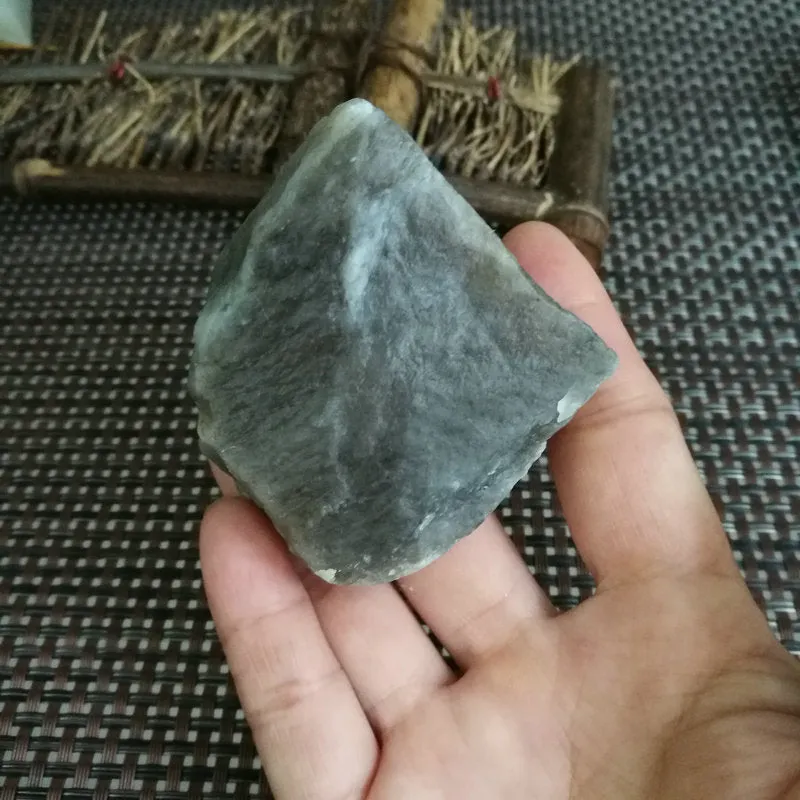 Natural Kunlun Jade Rough Nephrite Raw (201g, 7X5X4.5cm)