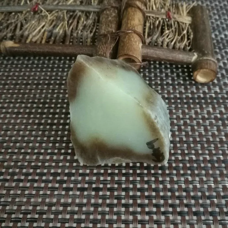 Natural Kunlun Jade Rough Nephrite Raw (201g, 7X5X4.5cm)